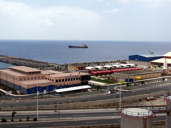 Imagen de archivo de la desaladora de Santa Cruz de Tenerife.| DA