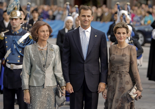 La Reina Sofía junto a los Príncipes de Asturias. | DA