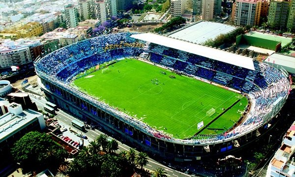 El C.D.Tenerife implanta "El tercer banquillo" para ver el juego a pie de campo