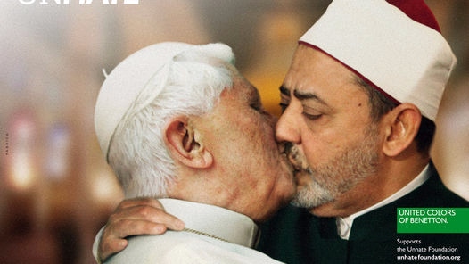 El Vaticano gana la batalla a Benetton por usar la imagen del Papa besando a un imán