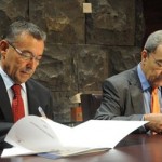 Paulino Rivero y Jaime Lanaspa firman un convenio que beneficiará a amplios sectores de la población canaria | DA