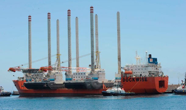 Soria insiste en que Canarias no puede "prescindir" del petróleo porque la tasa de paro llega al 32%