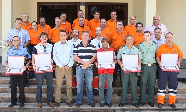 El Ayuntamiento reconoce la labor de los voluntarios de Arona en las tareas de extinción del incendio
