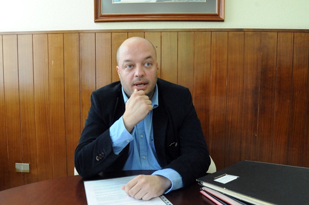 EL DIRECTOR GENERAL DE SANIDAD PUBLICA JOSÉ DIAZ-FLORES durante una entrevista