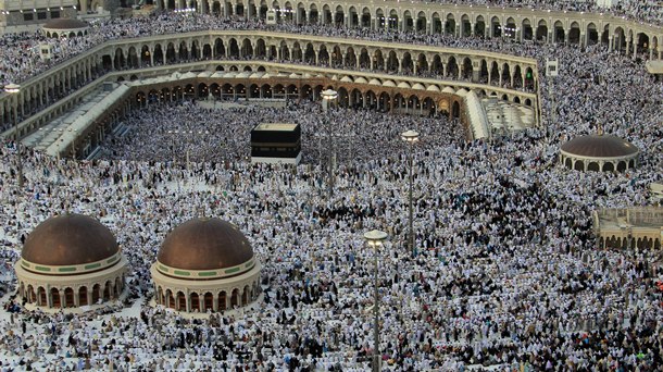 Miles de musulmanes cumplen con su peregrinación a La Meca