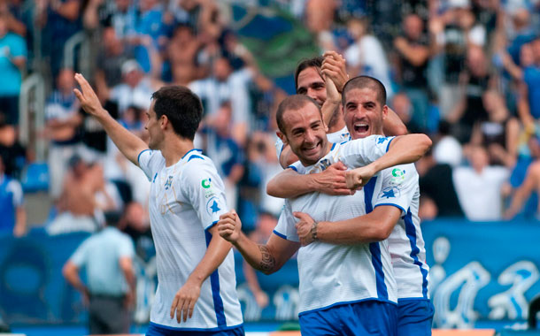 Los jugadores del CD Tenerife celebran una victoria