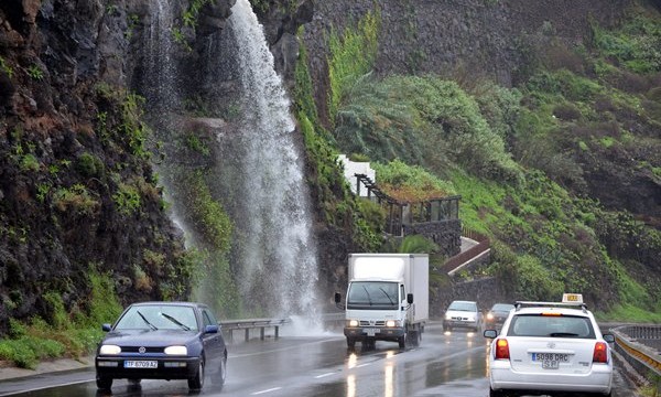 El Gobierno mantiene la alerta por tormentas en Tenerife