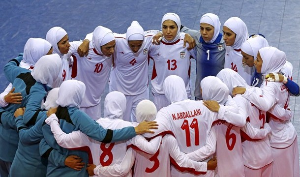 La selección femenina de fútbol sala de Irán participa en un torneo en Portugal