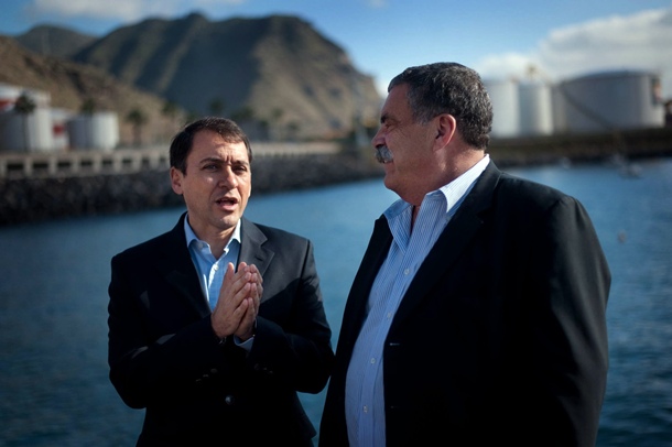 José Manuel Bermúdez y Pedro Rodríguez Zaragoza en su visita a Valleseco. | FRAN PALLERO