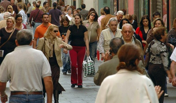 Canarias gana población pero pierde a más de 7.000 emigrantes