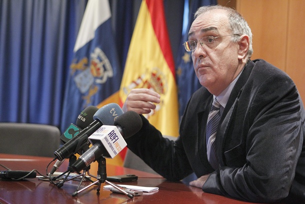 El director general de Tributos del Gobierno canario, Alberto Génova. / EFE