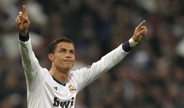 El delantero portugués del  Real Madrid Cristiano Ronaldo celebra el gol marcado ante el Manchester United. | EFE