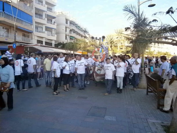 Los pescadores se manifestaron por las calles de Los Cristianos. / J. L. C.