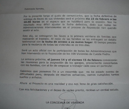 Imagen de la carta que recibieron los vecinos de Cuesta Piedra para comunicarles cuándo empezaba la entrega de las viviendas. / DA