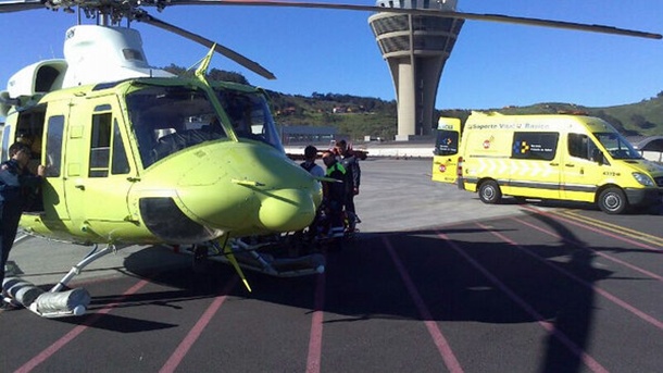 El helicóptero del GES evacuó a la senderista herida hasta Los Rodeos desde donde fue trasladada al HUC. | 1-1-2