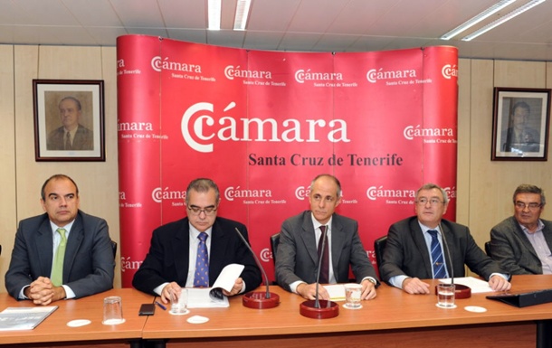 Empresarios de la Cámara de Comercio y CEOE-Tenerife presentan el documento del REF. | DA