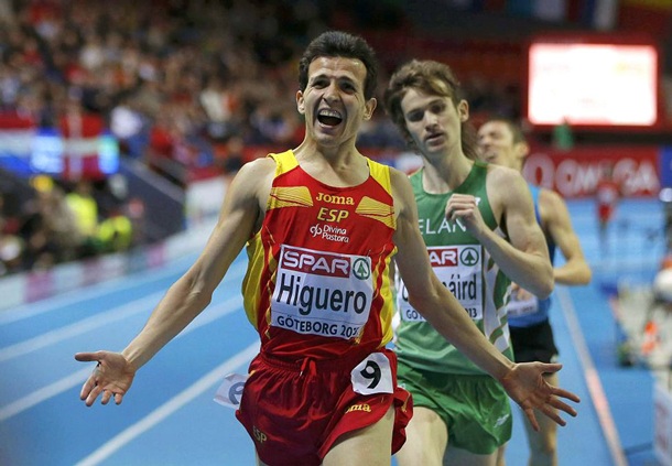 El español, Juan Carlos Higuero, cruza en segunda posición la línea de meta en la final europea de los 3.000. | EFE