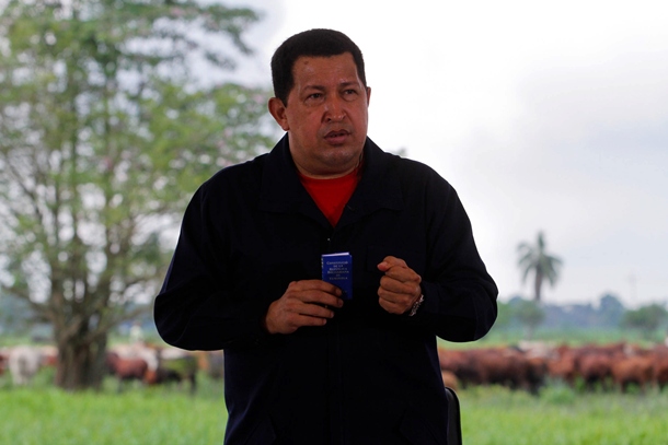 Hugo Chávez se dirige a la nación en marzo de 2011, mientras emite su programa 'Aló presidente'. | EFE 