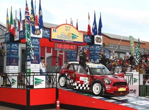 Luis Monzón y José Carlos Déniz (Mini John Cooper), en el podio del Rally Islas Canarias, El Corte Inglés. | DA
