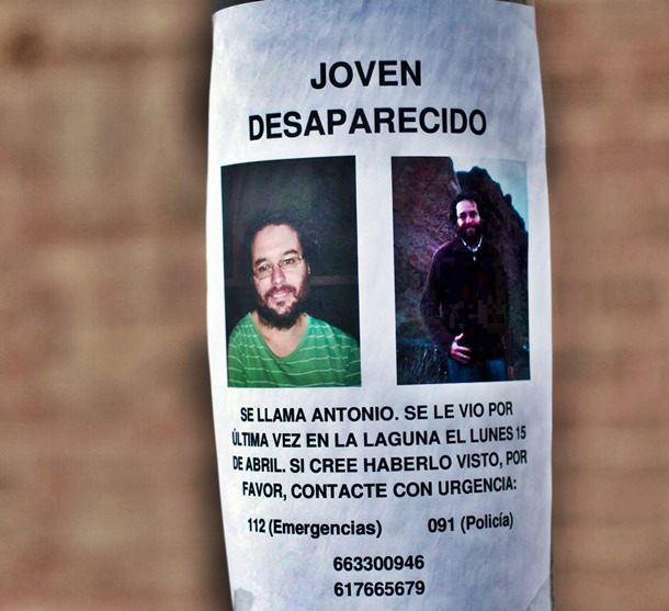 Cartel colocado en un poste del hombre desaparecido. | FRAN PALLERO
