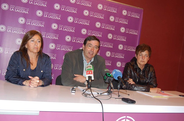 Los concejales Cruci Díaz, Miguel Ángel González y Aymara Calero, ayer, en rueda de prensa. / DA