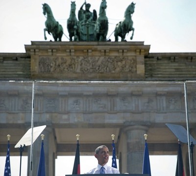 Obama repite el simbolismo de Kennedy con su esperado discurso ante la Puerta de Brandeburgo