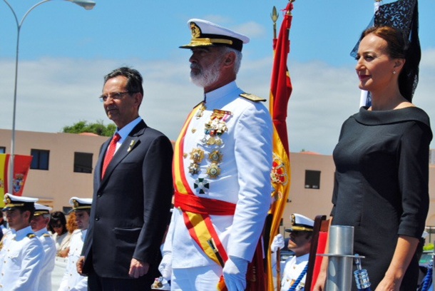 Armada entrega bandera combate 'Meteoro' Antonio Castro Agueda Montelongo