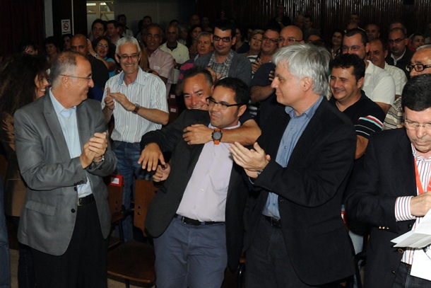 José Miguel Pérez y Francisco Hernández Spinola felicitan a Gustavo Santana