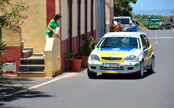 Varios momentos del VI Rally Cielo de La Palma disputado ayer en el tramo Sauces-San Andrés sobre una distancia de 5,5 kms. / DAVID SANZ