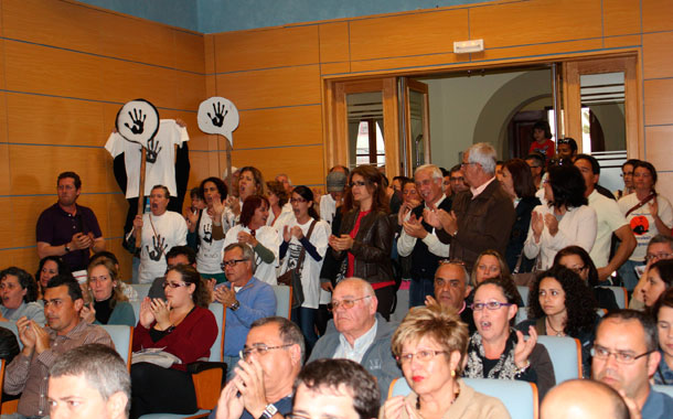 Público asistente a una sesión plenaria del Cabildo de Fuerteventura
