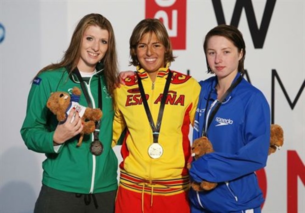 Michelle Alonso, feliz en el podio con su medalla de oro mundialista. | DA