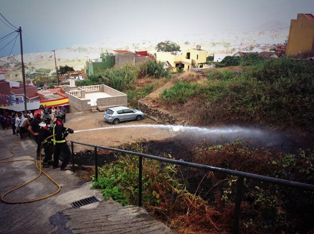 Bomberos refrescan conato incendio en Tigaiga Alfredo Acosta
