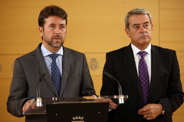 Carlos Alonso y Aurelio Abreu, ayer durante la rueda de prensa ofrecida en el Cabildo tinerfeño. / DA