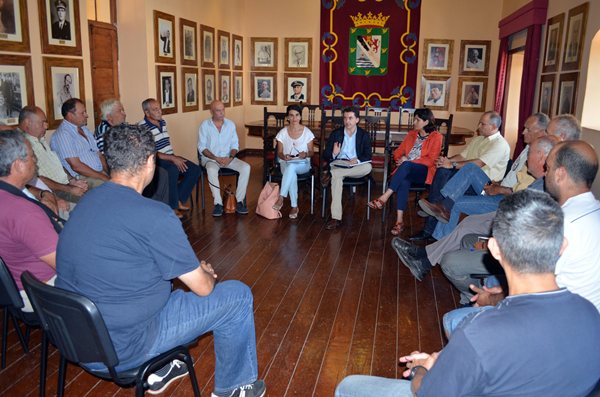 La reunión de José Joaquín Bethencourt se produjo el miércoles en el salón noble del Ayuntamiento. / DA