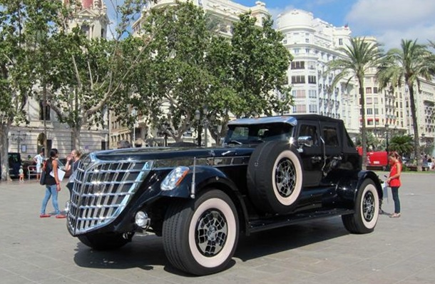 coche del jeque arabe Ford Black Spider