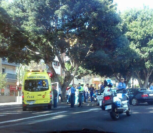 Un imagen del accidente ocurrido en la avenida Benito Pérez Armas. | TWITTER <a href=