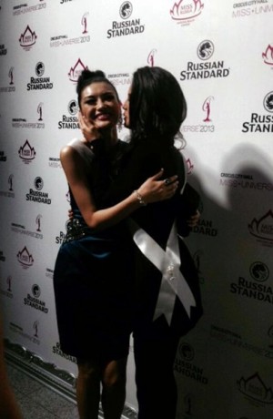 Patricia Yurena y su madre en el certamen de Miss Universo. | DA
