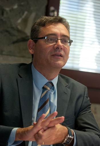 Comisionado de Relaciones Institucionales, Fernando Ríos