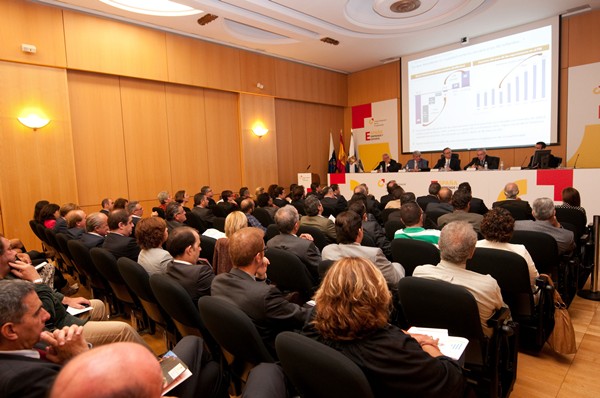 El foro se celebró en la sede de la Cámara de Comercio de Santa Cruz de Tenerife. /FRAN PALLERO