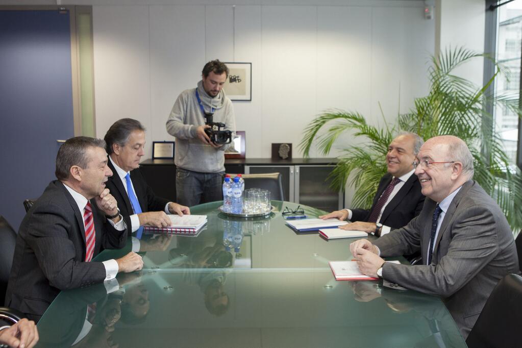 Paulino Rivero se reúne con el comisario de Competencia de la UE, Joaquín Almunia