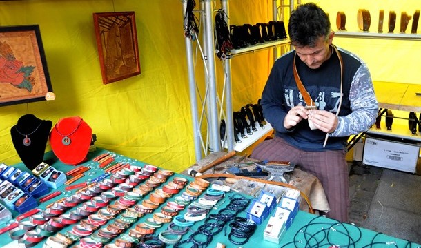 Más de 140 artesanos se   dan cita en la feria regional