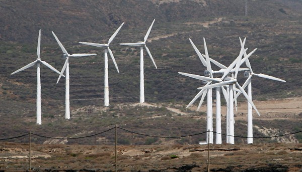 Uno de los parques eólicos ya instalados en Canarias. / DA