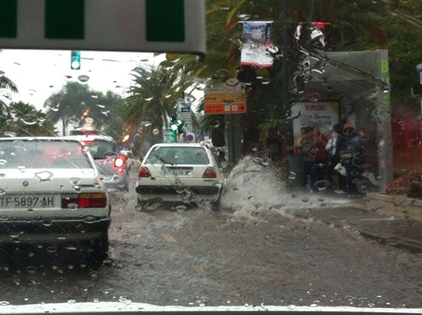 Una calle de Santa Cruz inundada. | DA