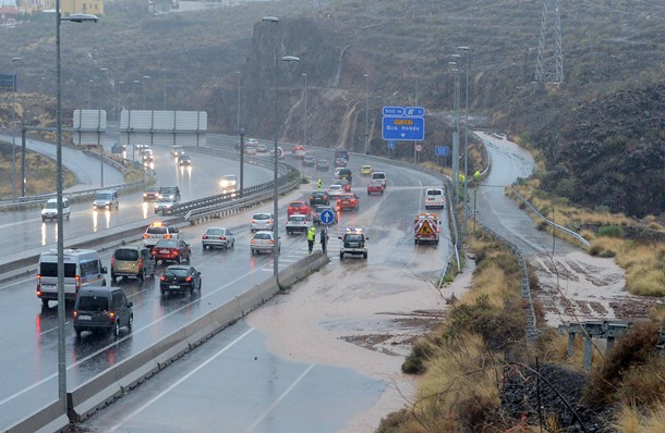 Inundaciones y desprendimientos afectaron a parte de la autopista. / S.M.