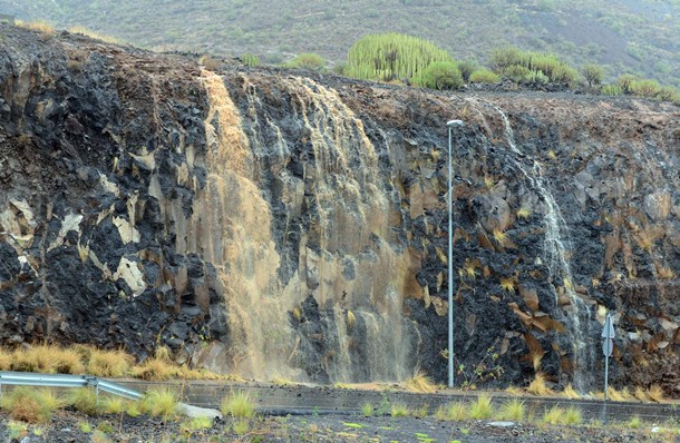 Abundantes cascadas cerca de la Autopista del Sur. | SERGIO MÉNDEZ