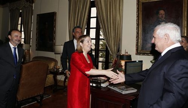 Ana Pastor y el presidente de Panamá, Ricardo Martinelli