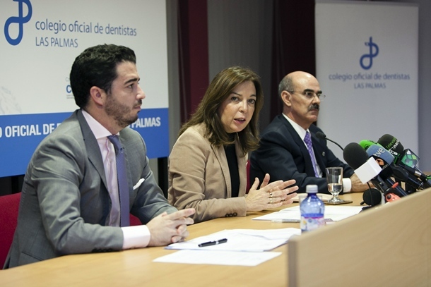  Brígida Mendoza, junto a los presidentes de los Colegios Oficiales de Dentistas 