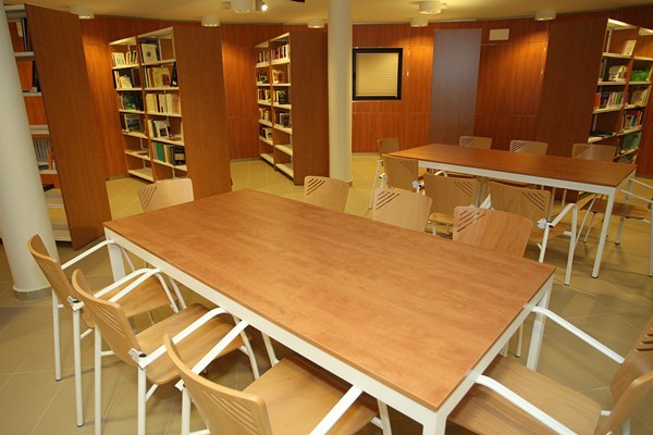 El Centro Cívico de El Fraile alberga una moderna biblioteca. | DANIEL CETRULO