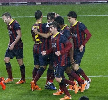 jugadores FC Barcelona celebran gol