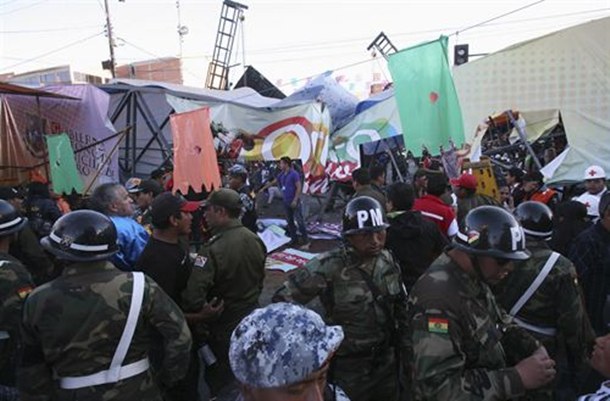 caída de una pasarela en Carnaval de Oruro en Bolivia